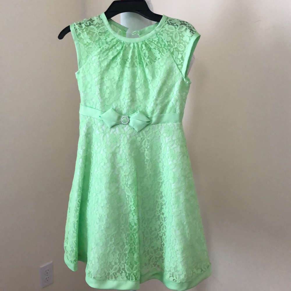 Jona Michelle light green lace dress